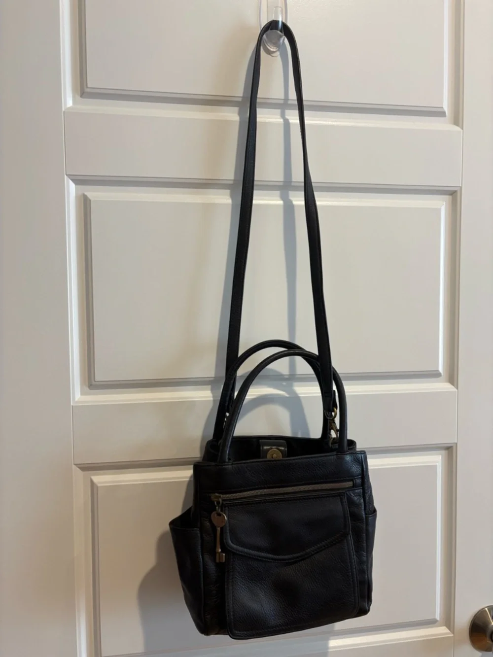Fossil Black Pebbled Leather Crossbody Bag with Key Charm - Picture 2 of 12